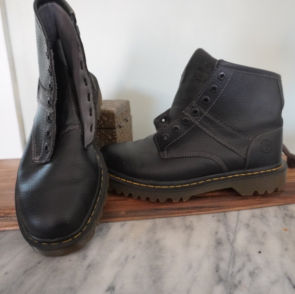 Vegan Dr. MARTENS Size 9 Men's Size 10 Womens Roseland